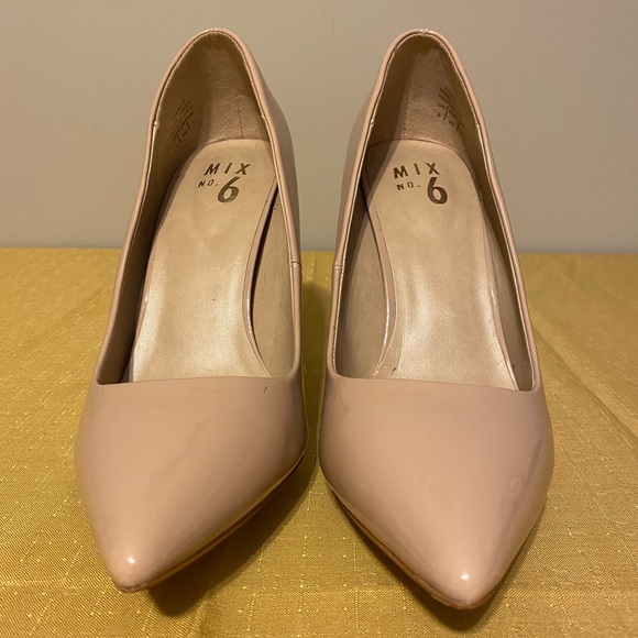 Mix No. 6 elegant nude color stilettos size 9 - Picture 3 of 6
